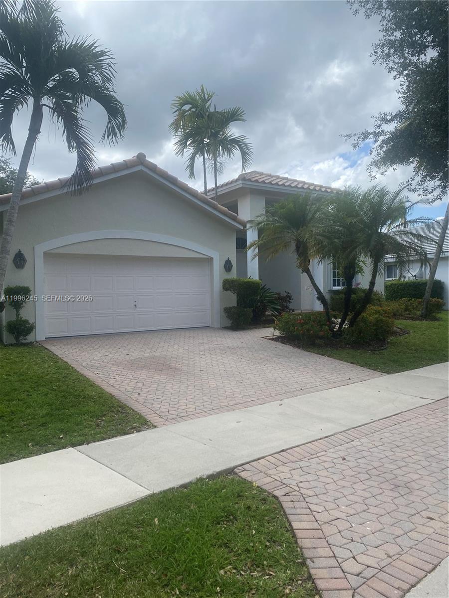 3066 Lakewood Cir