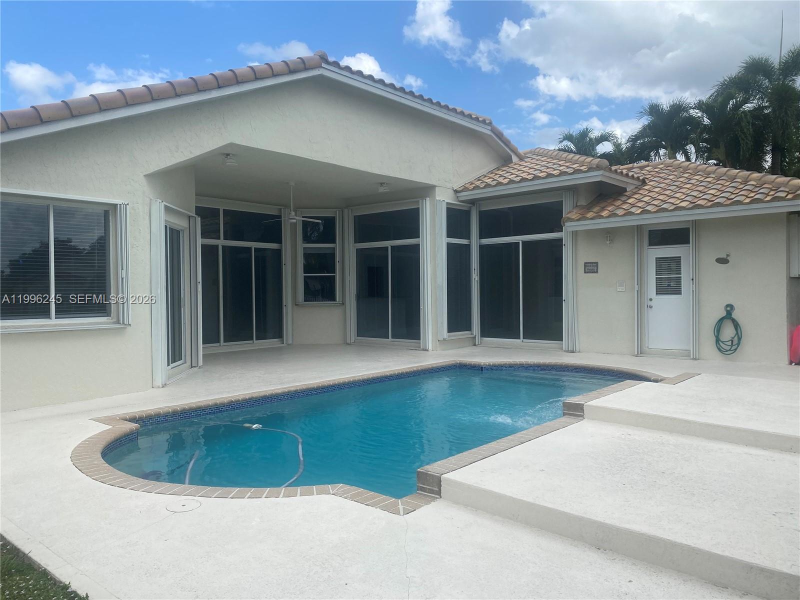 3066 Lakewood Cir