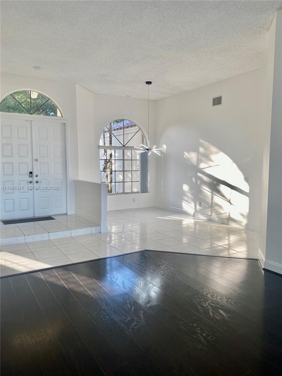 3066 Lakewood Cir