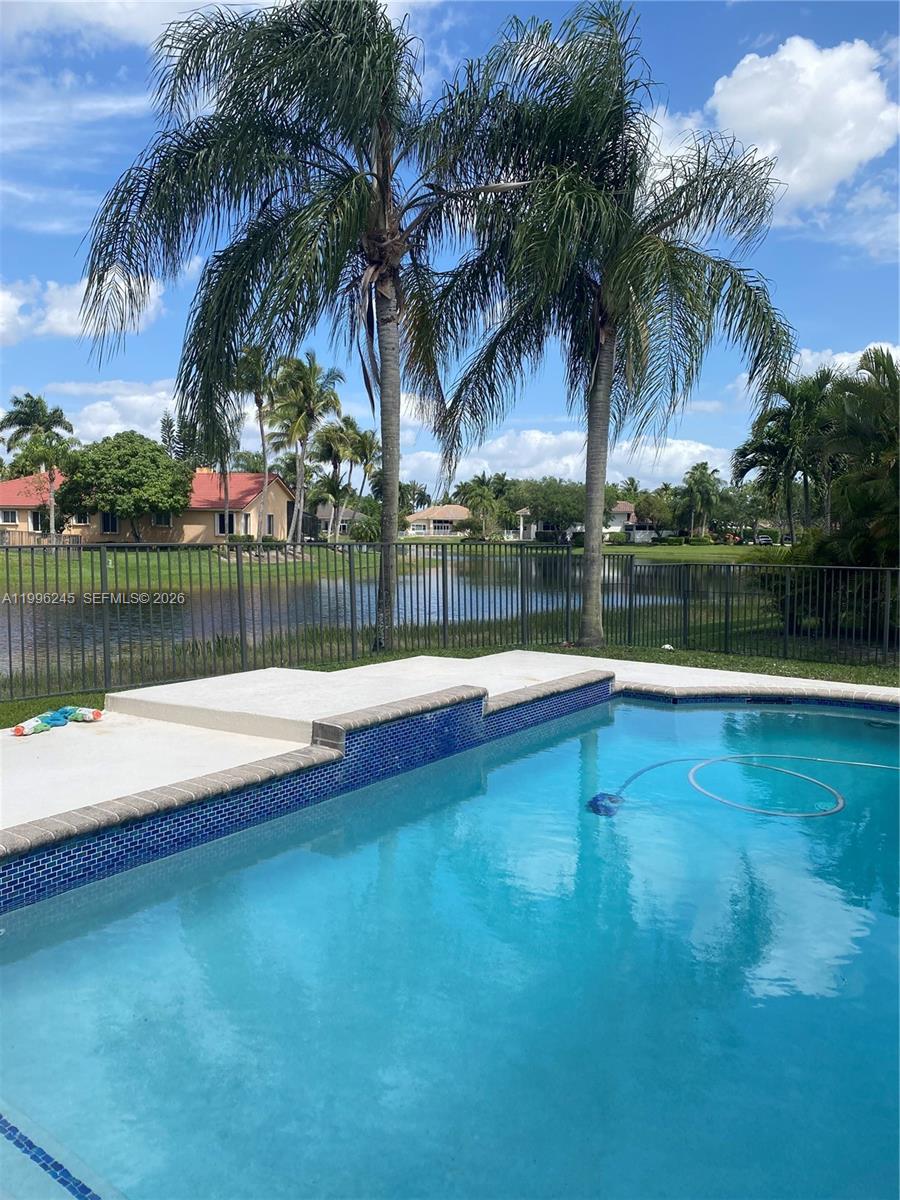 3066 Lakewood Cir