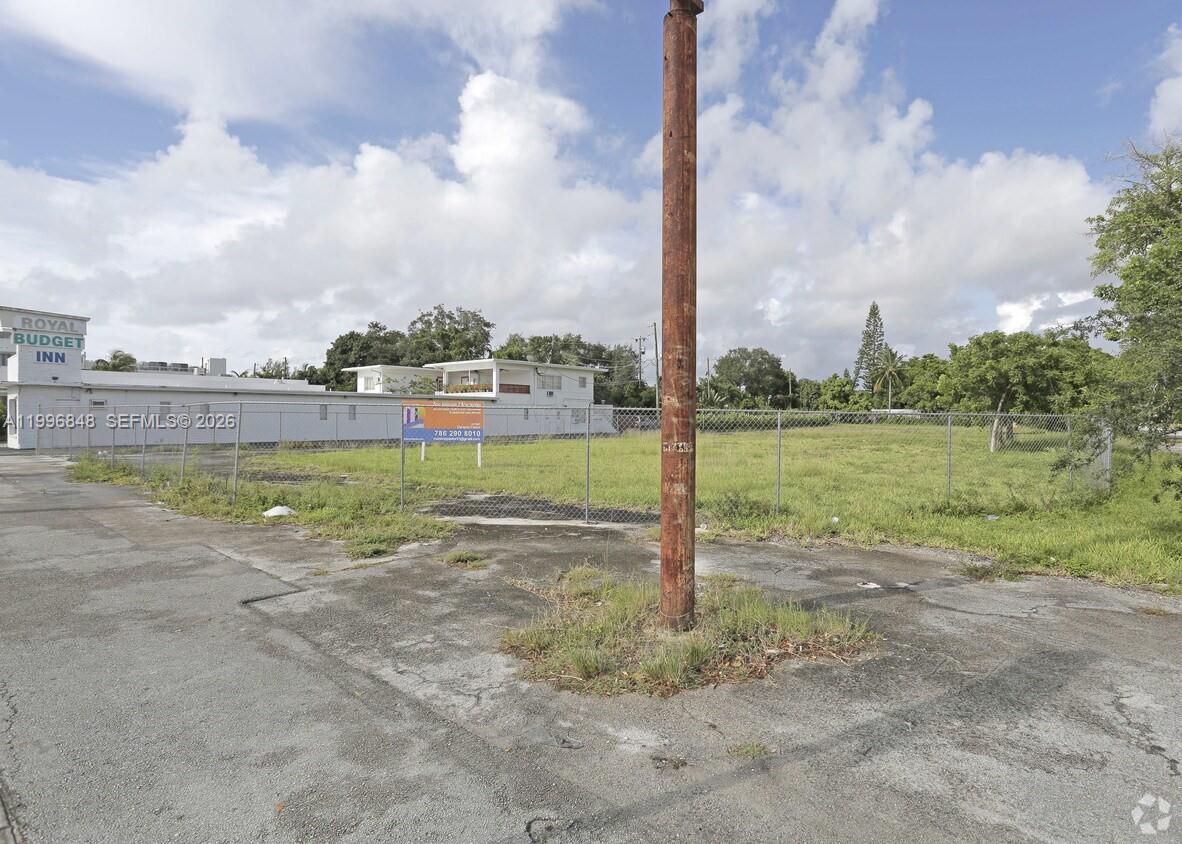 7460 Biscayne Blvd