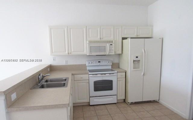 1114 Lucaya Dr