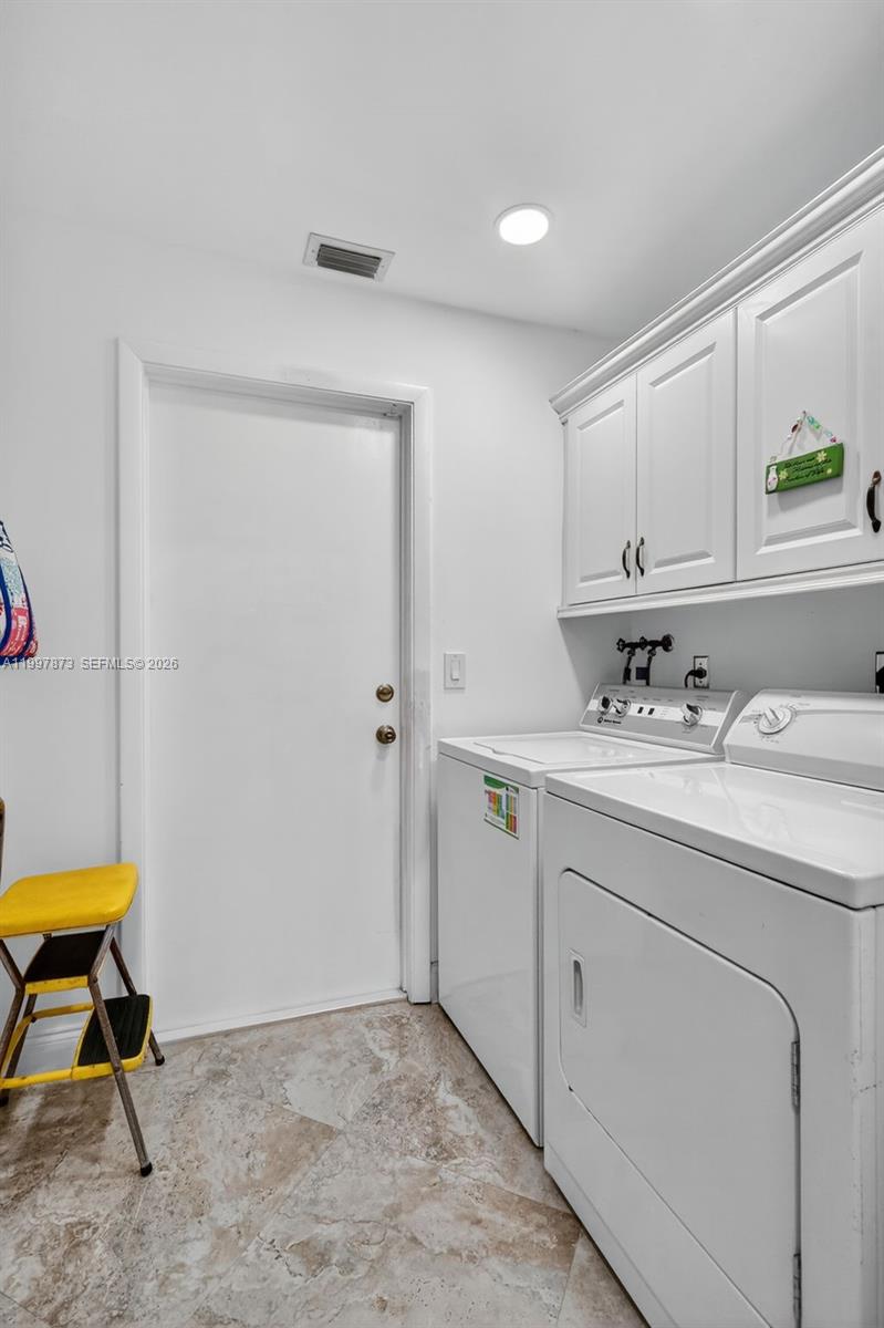 8860 SW 49th Ct