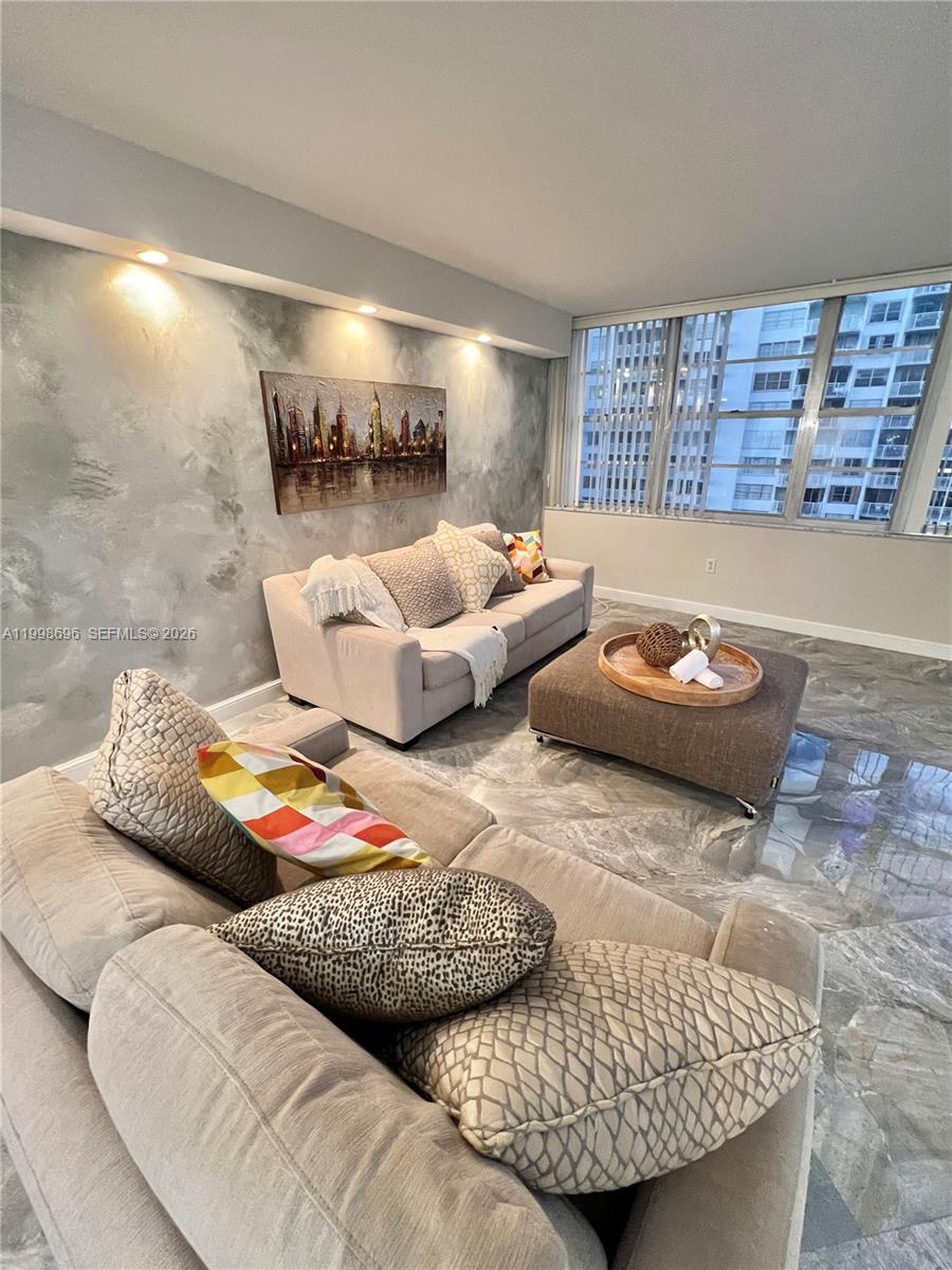18041 Biscayne Blvd # 1104
