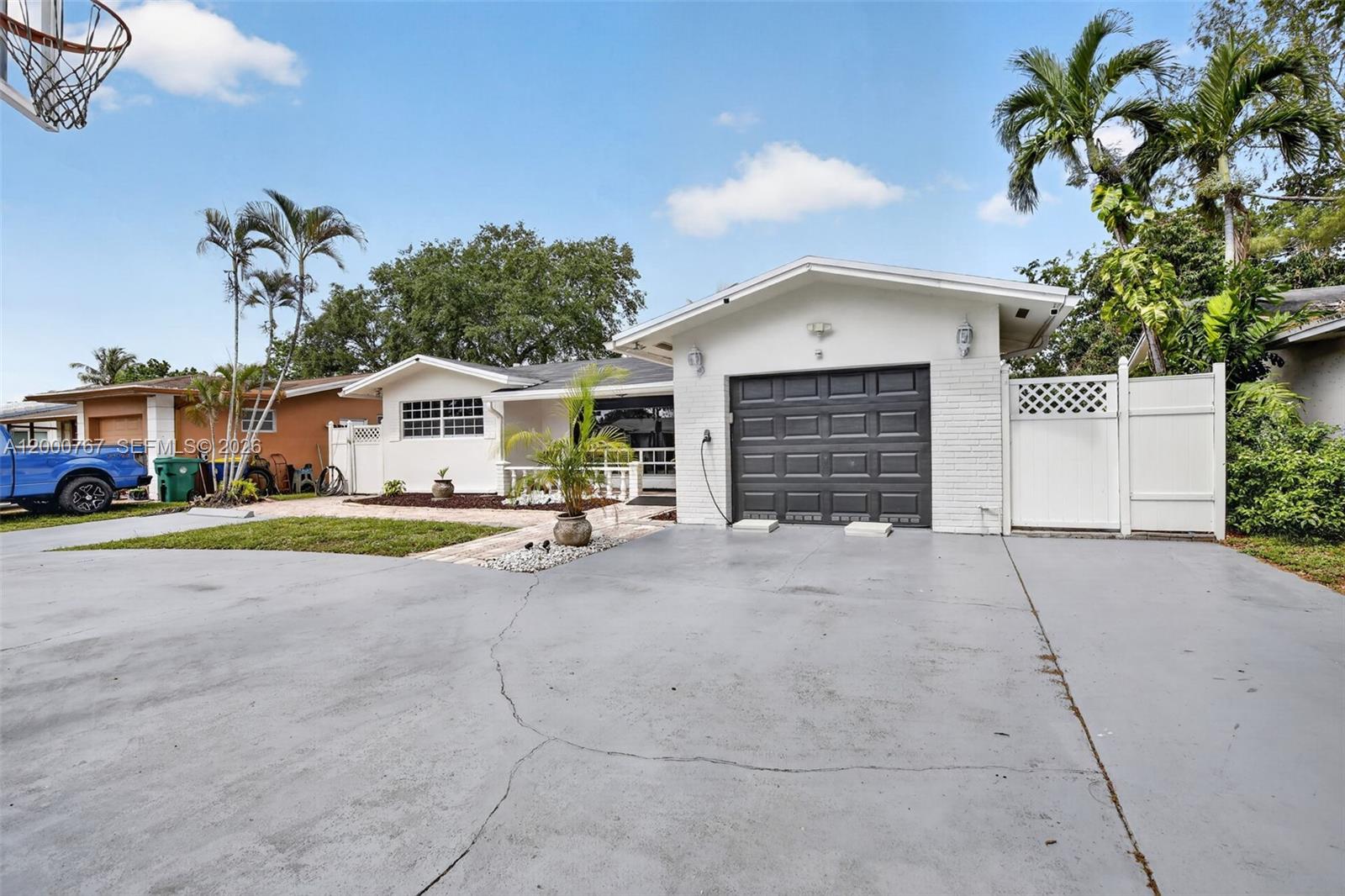 4911 SW 29th Ter