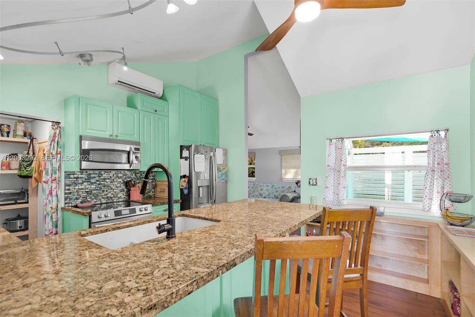 14 Bonita Ave