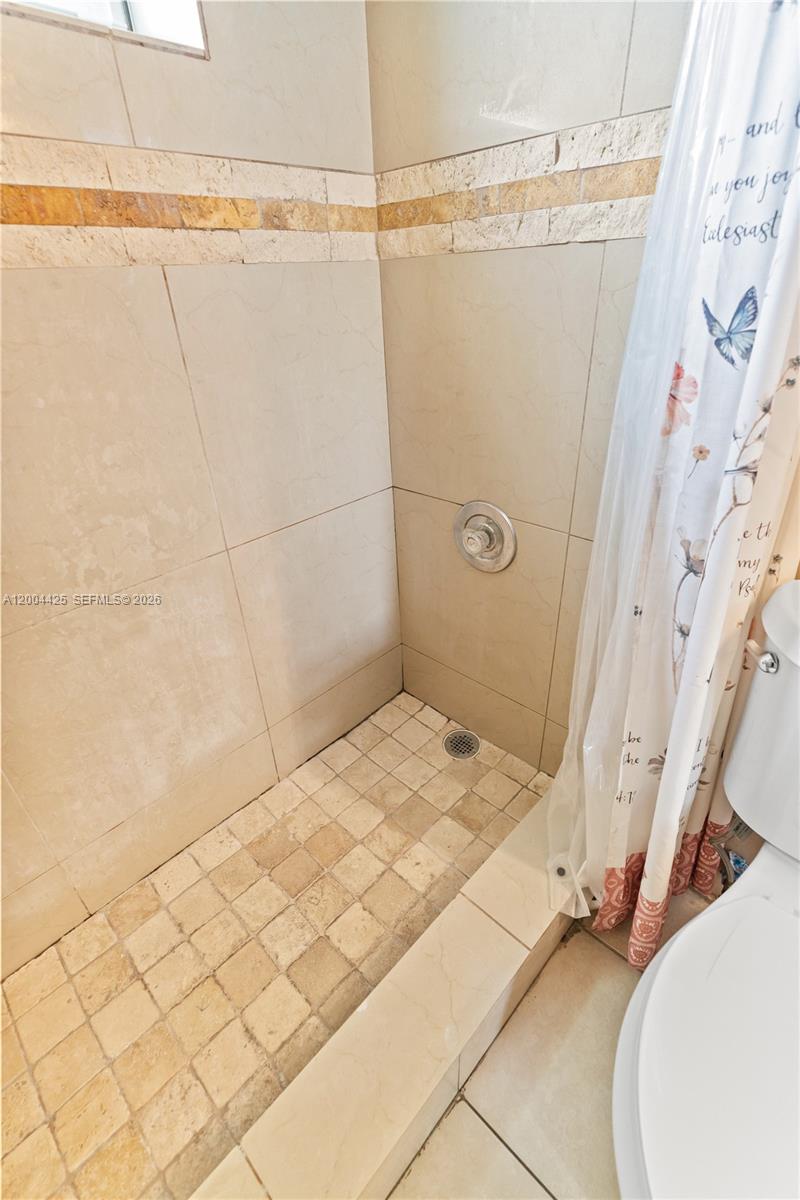 723 NW 15th Ter