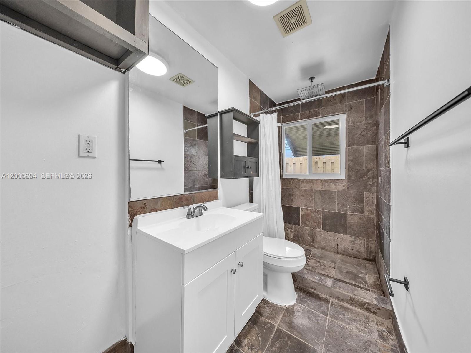 4401 NE 15th Ter