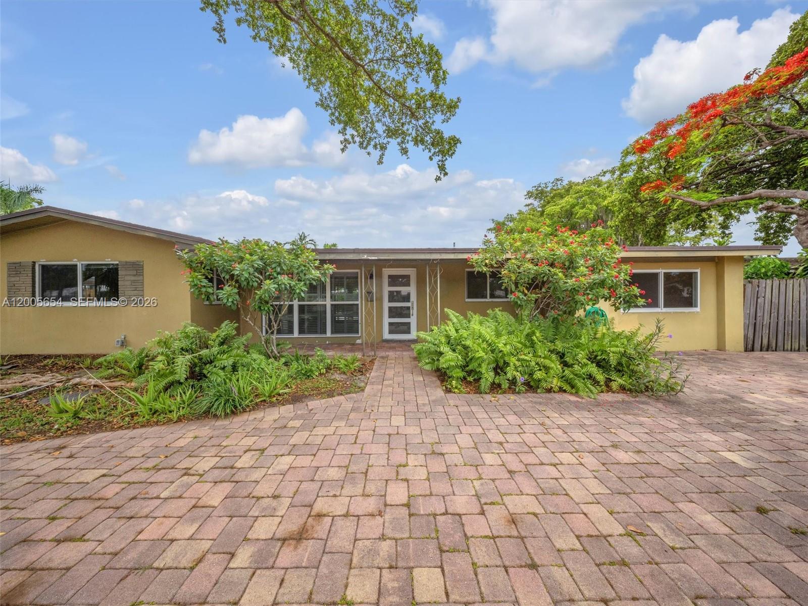 4401 NE 15th Ter