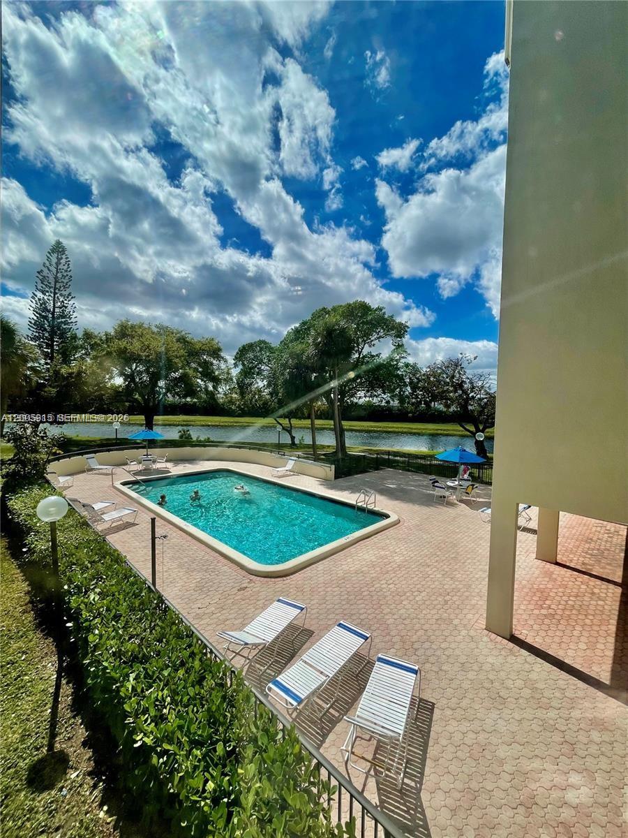 2320 S Cypress Bend Dr # 204