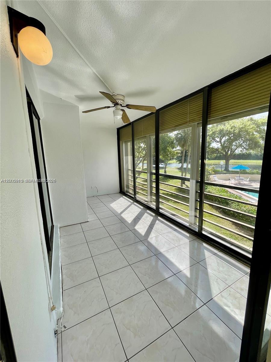 2320 S Cypress Bend Dr # 204