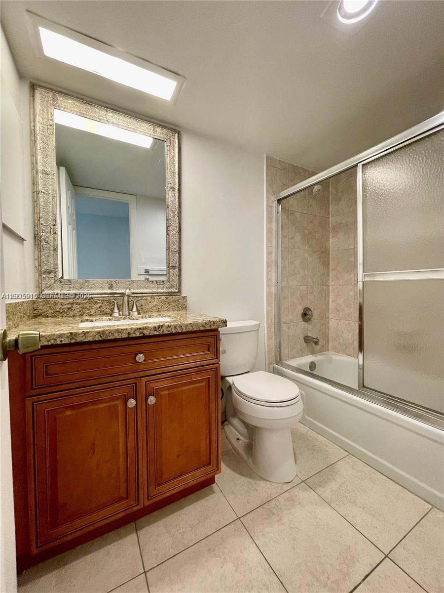2320 S Cypress Bend Dr # 204