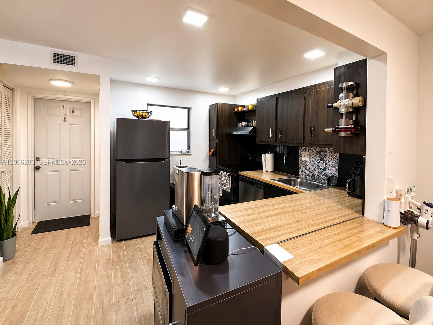 8421 Lagos De Campo Blvd # 309T