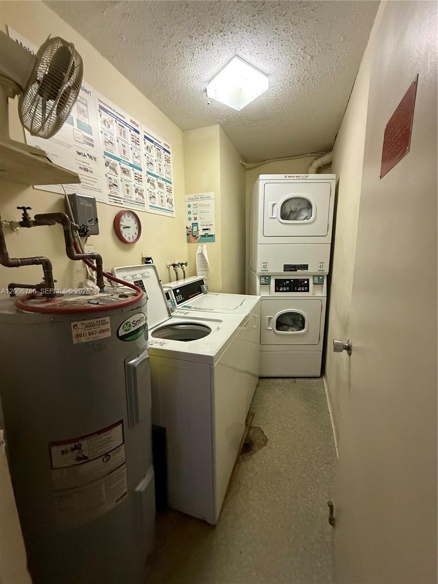 500 Executive Center Dr # 1J