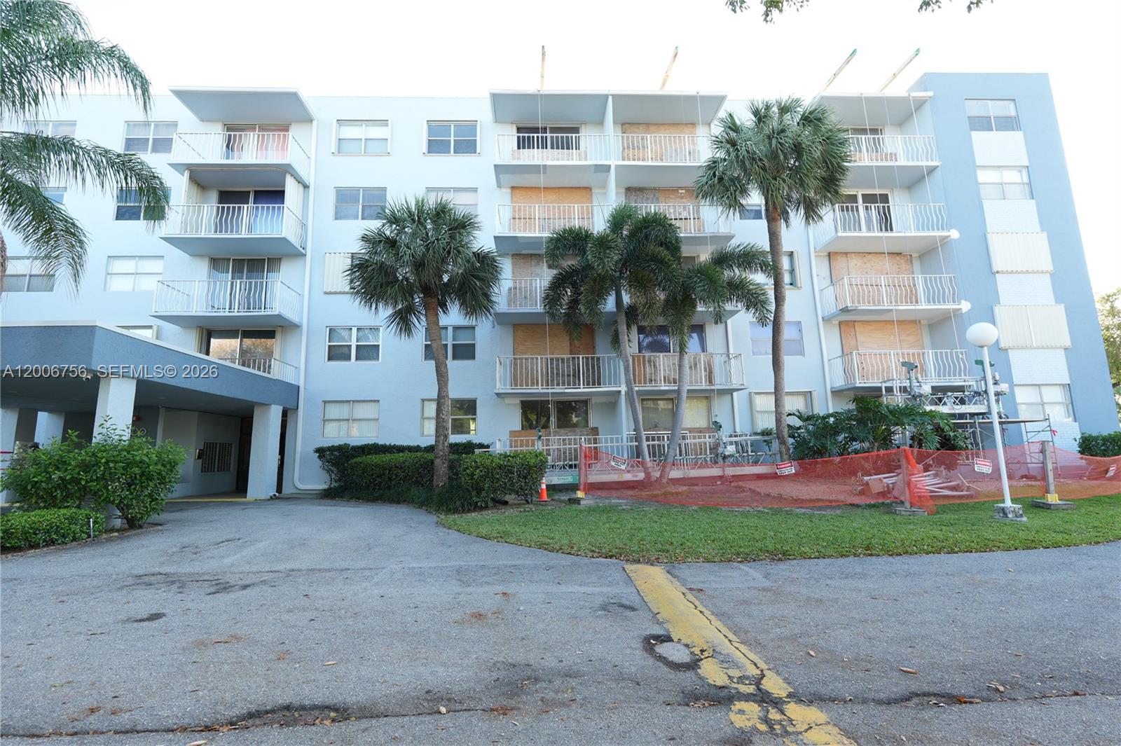 500 Executive Center Dr # 1J