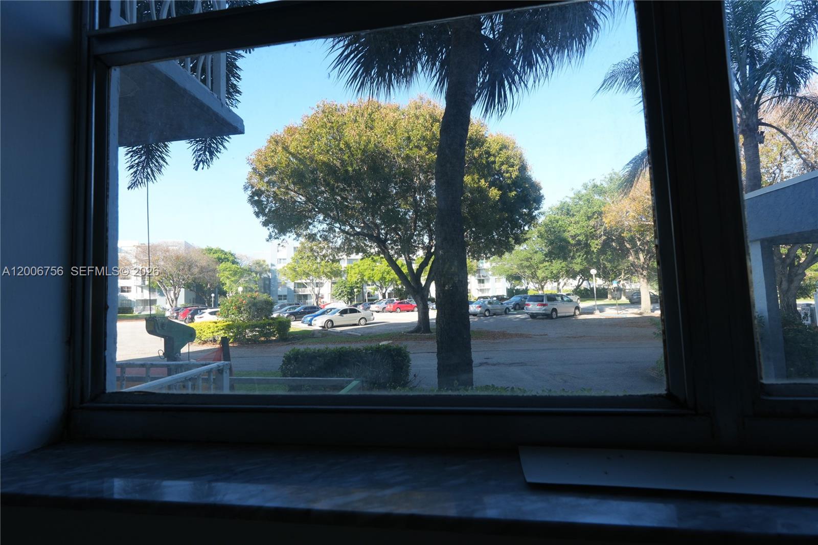 500 Executive Center Dr # 1J
