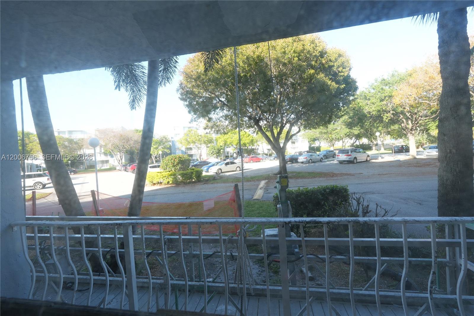 500 Executive Center Dr # 1J