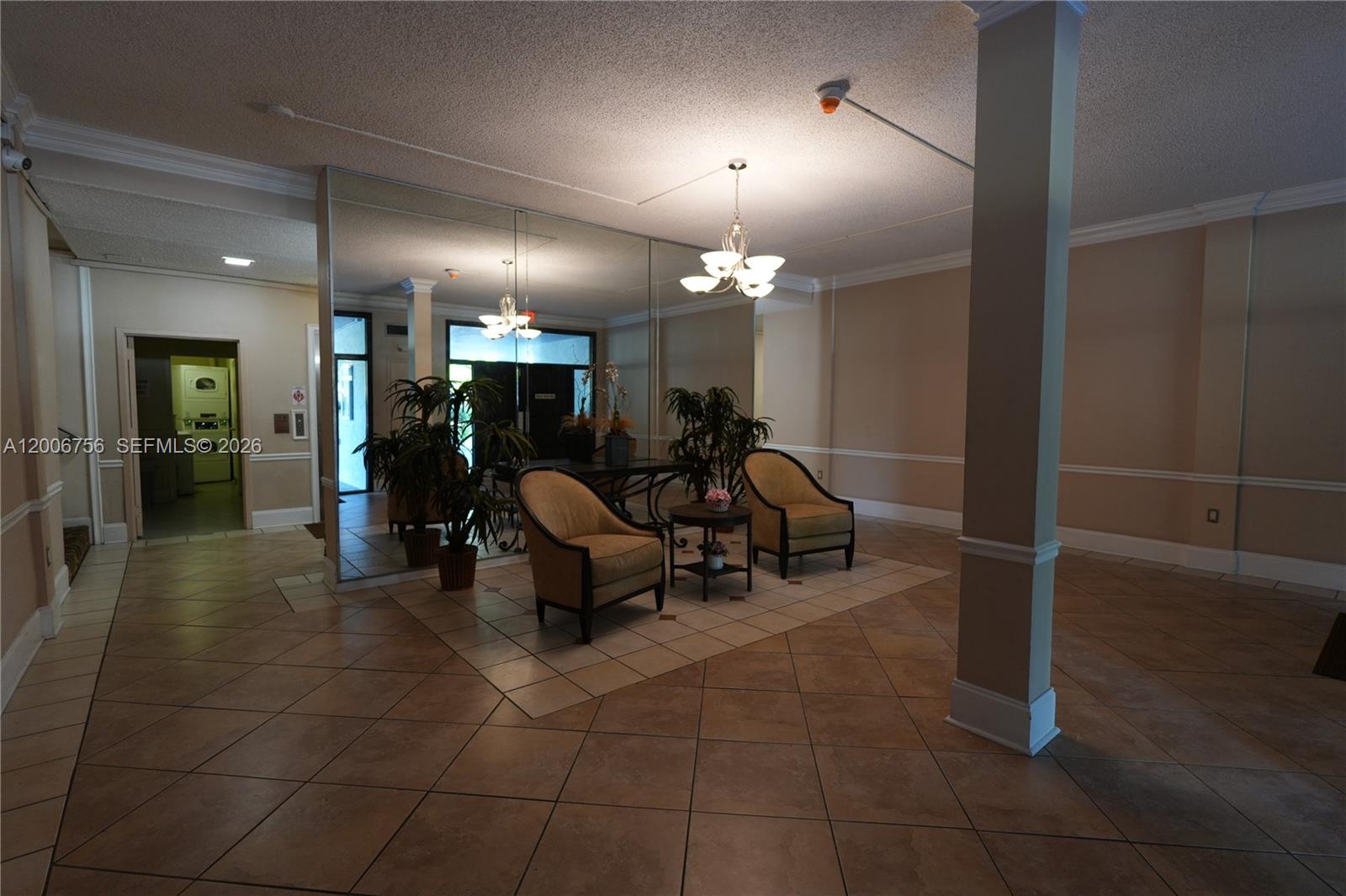 500 Executive Center Dr # 1J