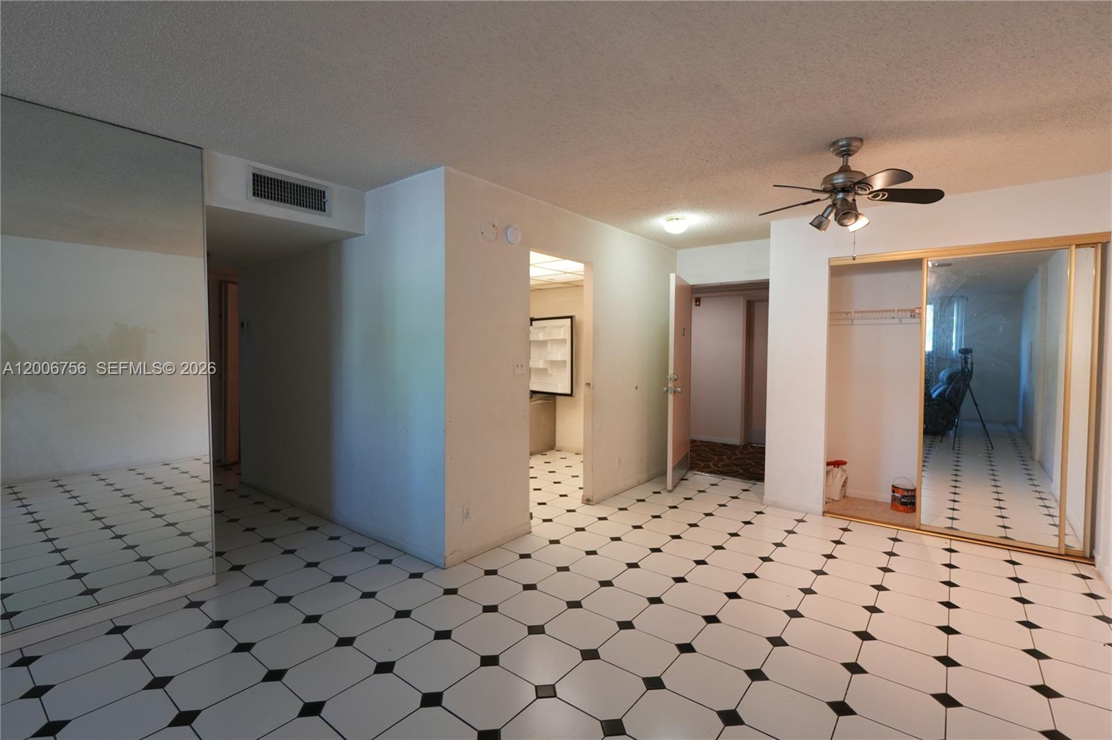 500 Executive Center Dr # 1J