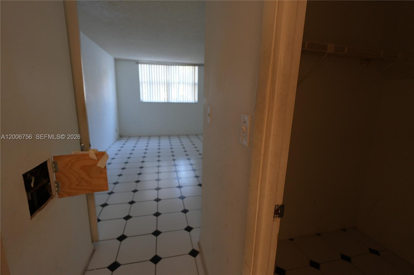 500 Executive Center Dr # 1J