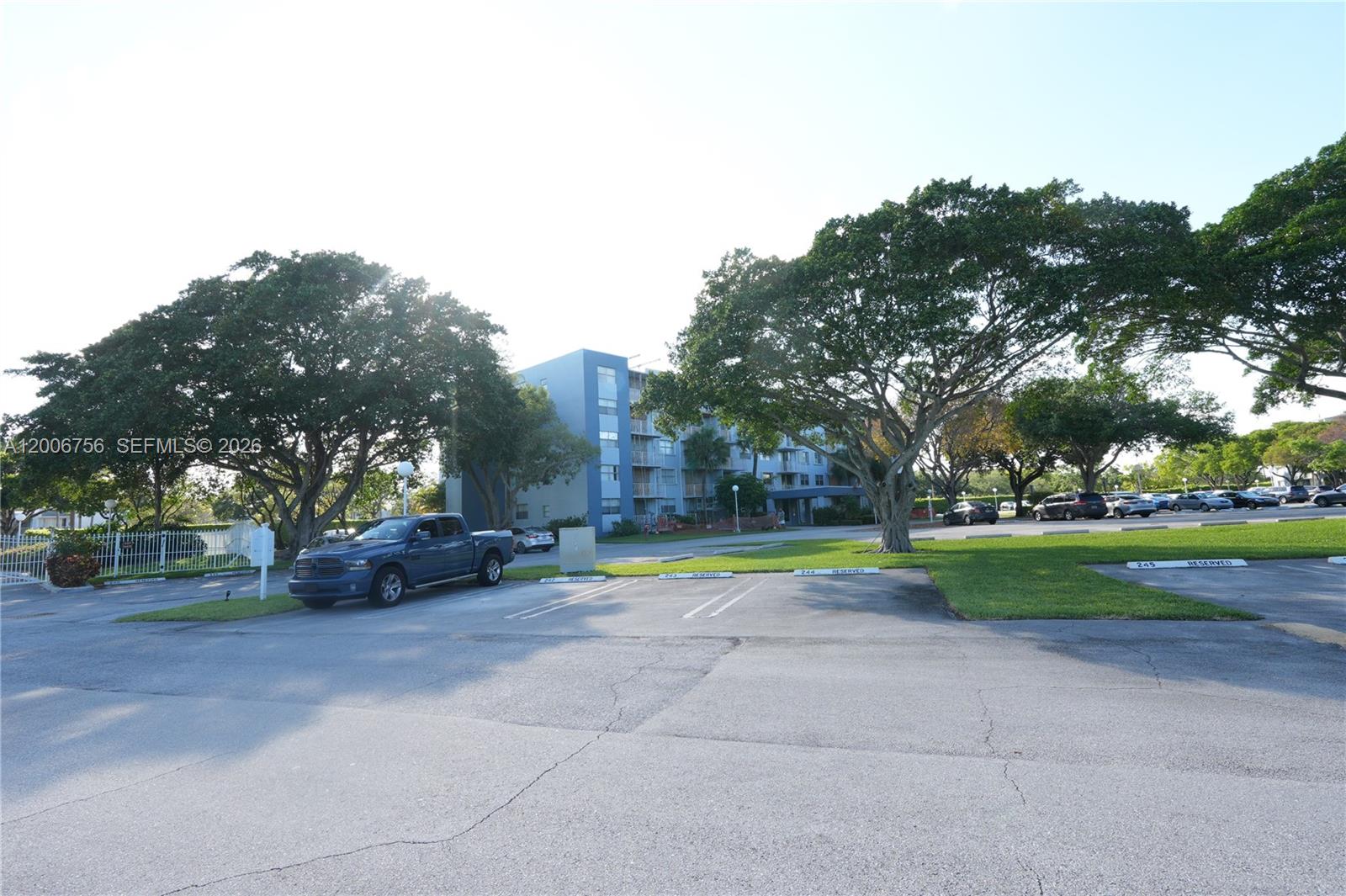500 Executive Center Dr # 1J