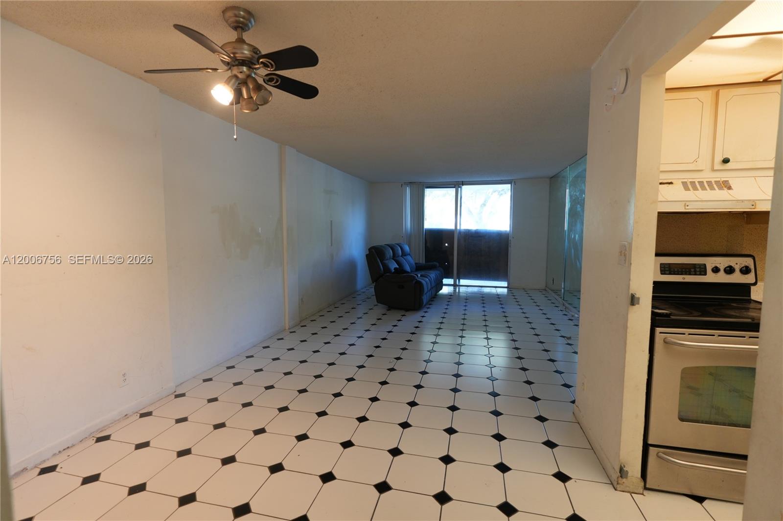 500 Executive Center Dr # 1J