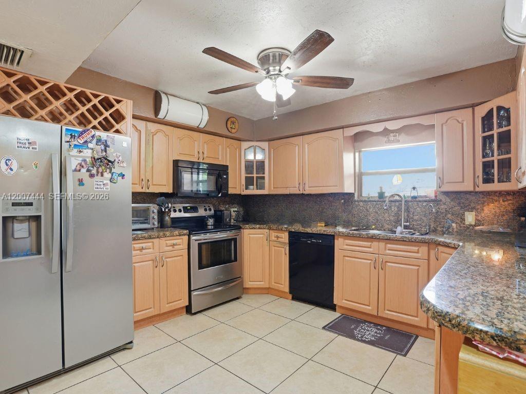 1110 22ND AVE NE