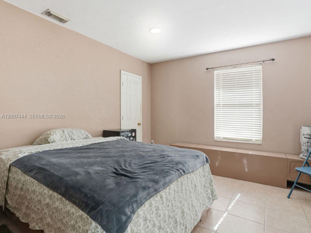 1110 22ND AVE NE