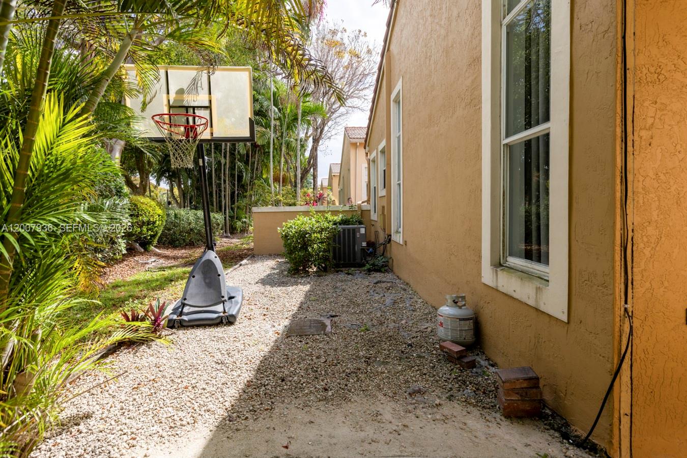12159 NW 59th St