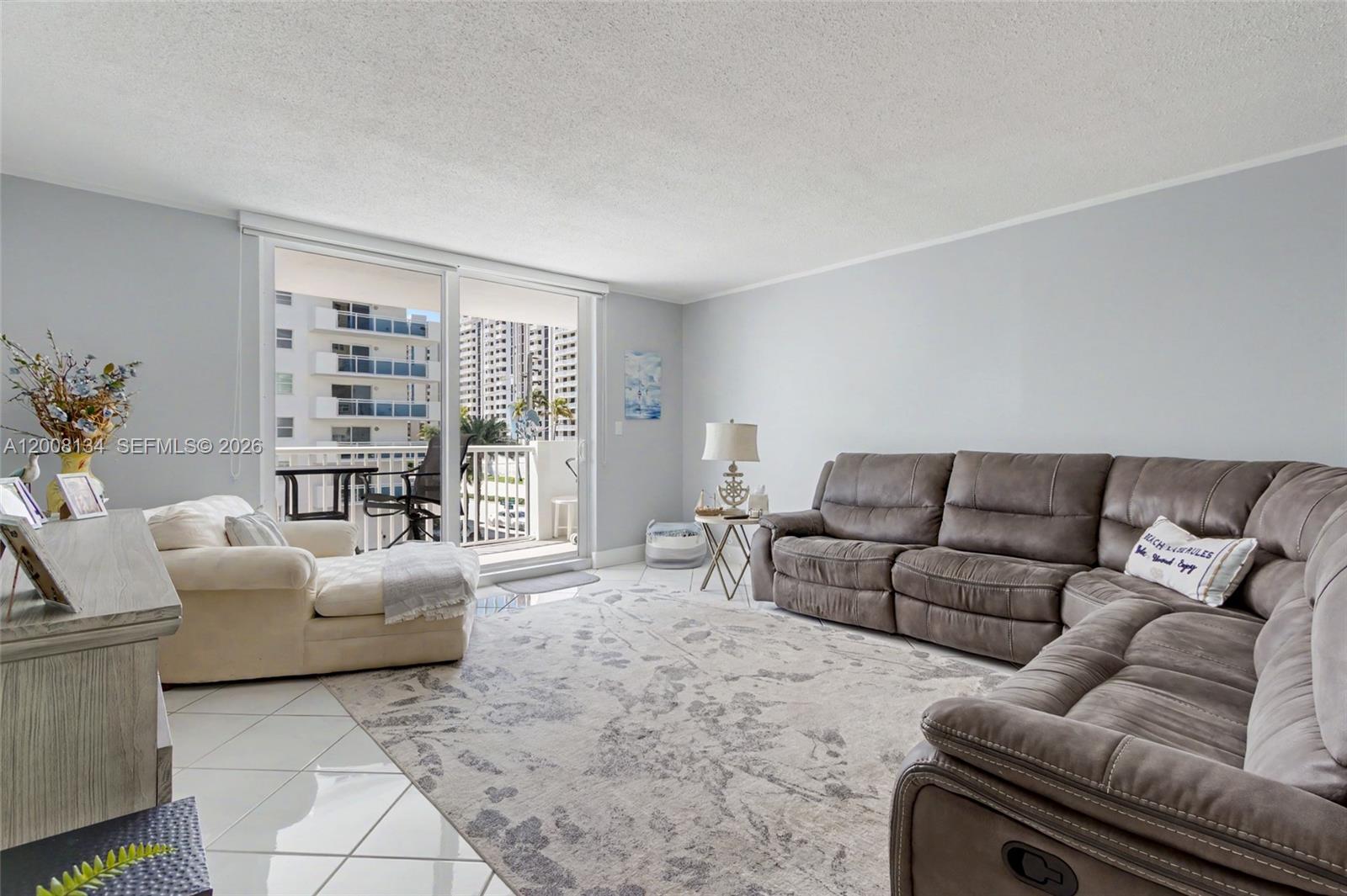 1601 S Ocean Dr # 305