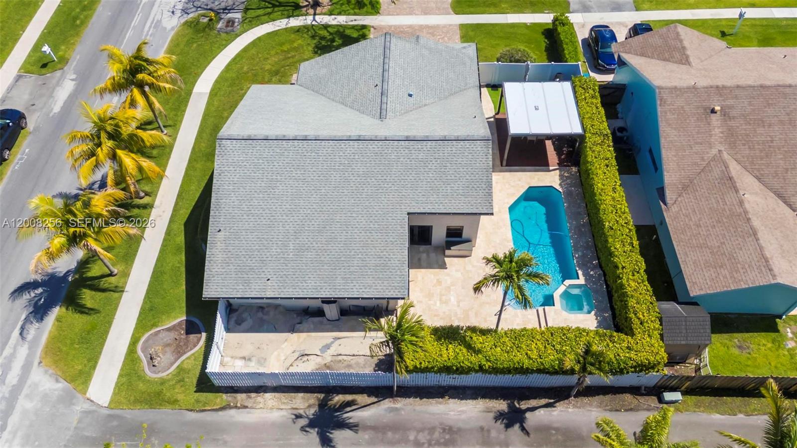 235 SE 9th St