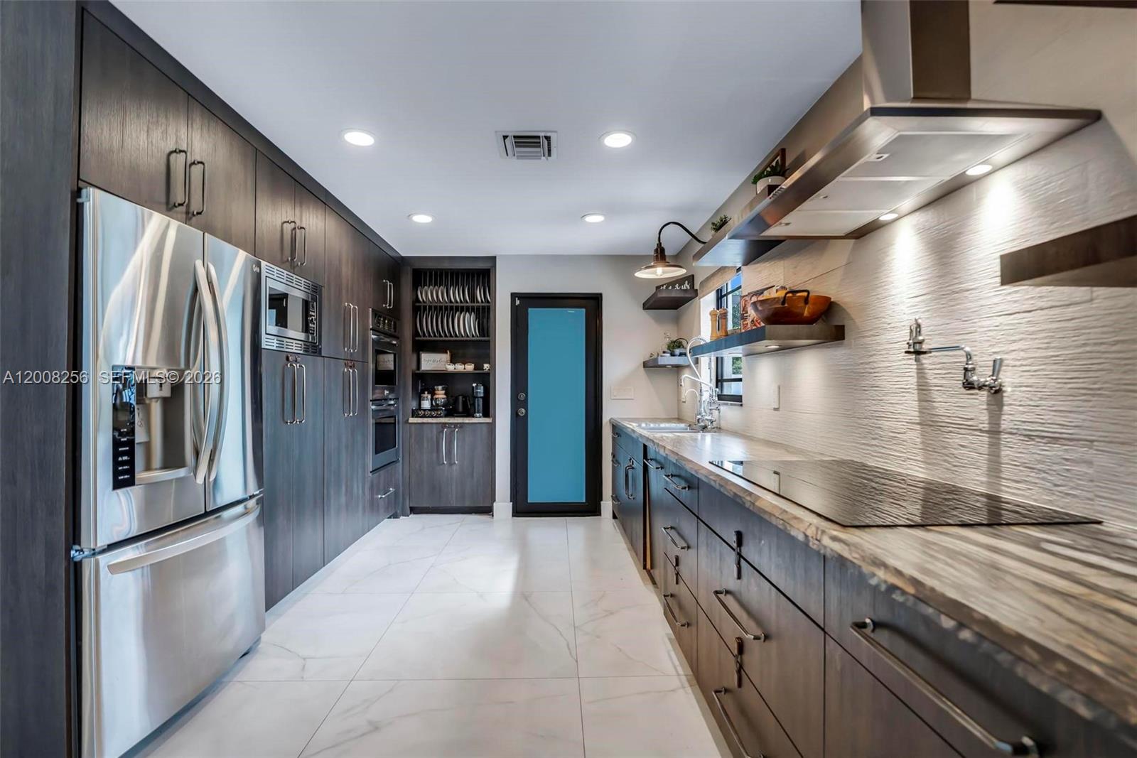 235 SE 9th St