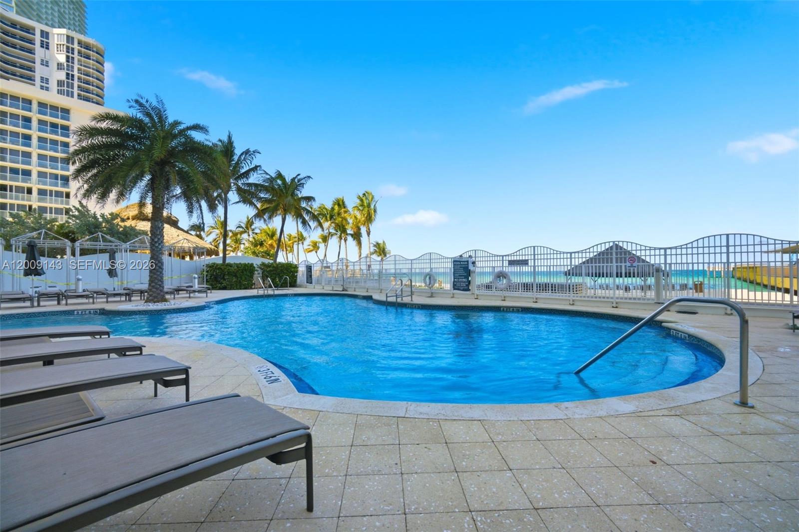 16699 Collins Ave # 3802