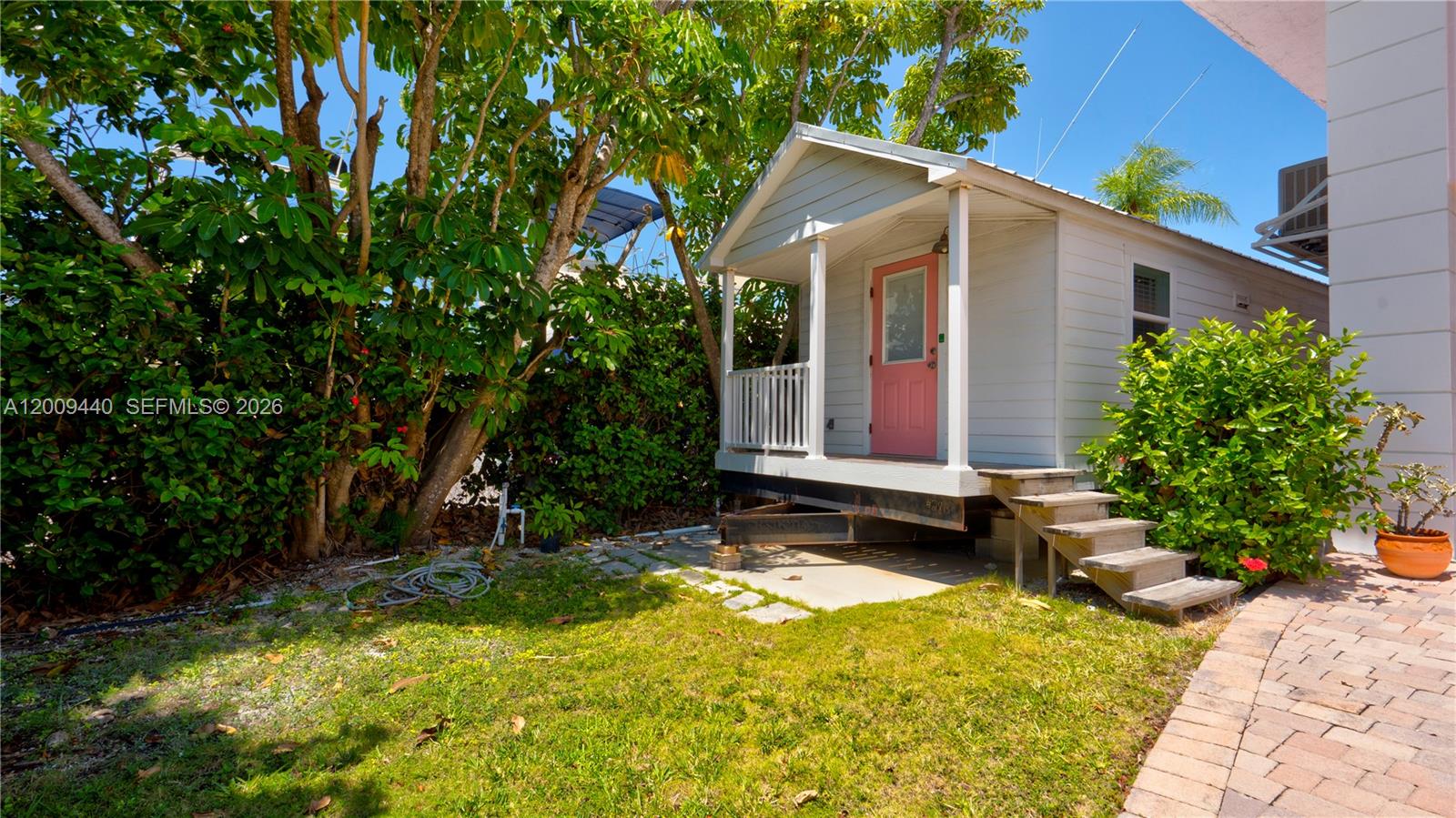 1101 Mastic Street