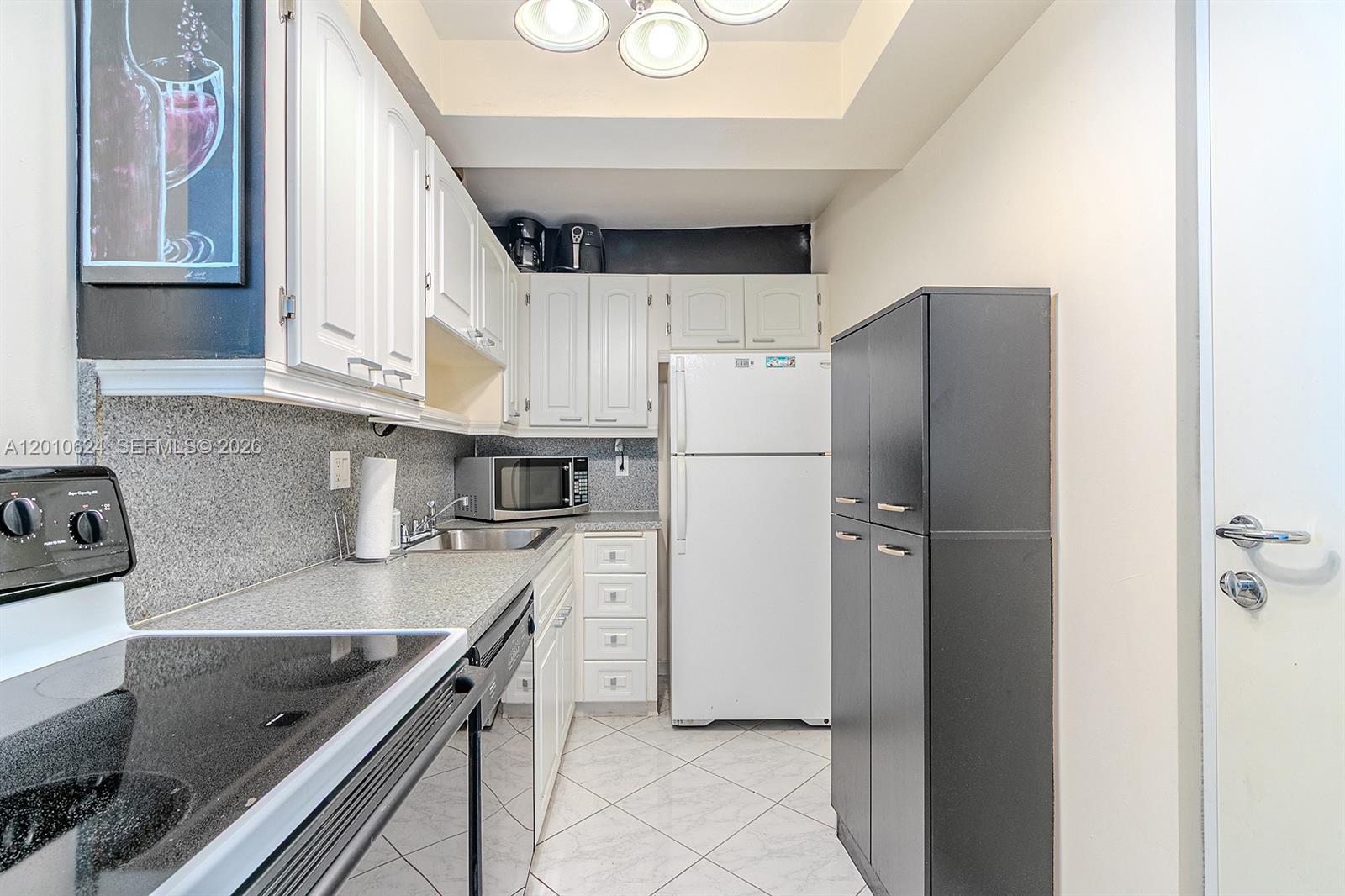 121 Golden Isles Dr # 104