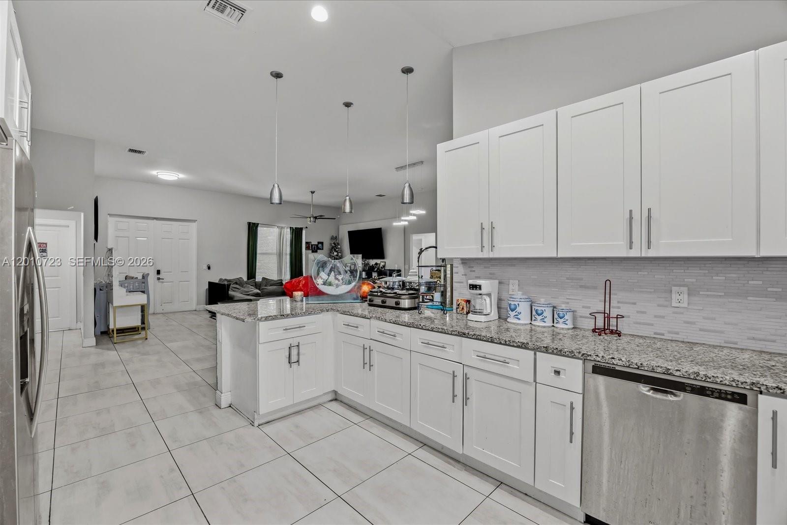 115 SW Glenwood Dr, Port St. Lucie