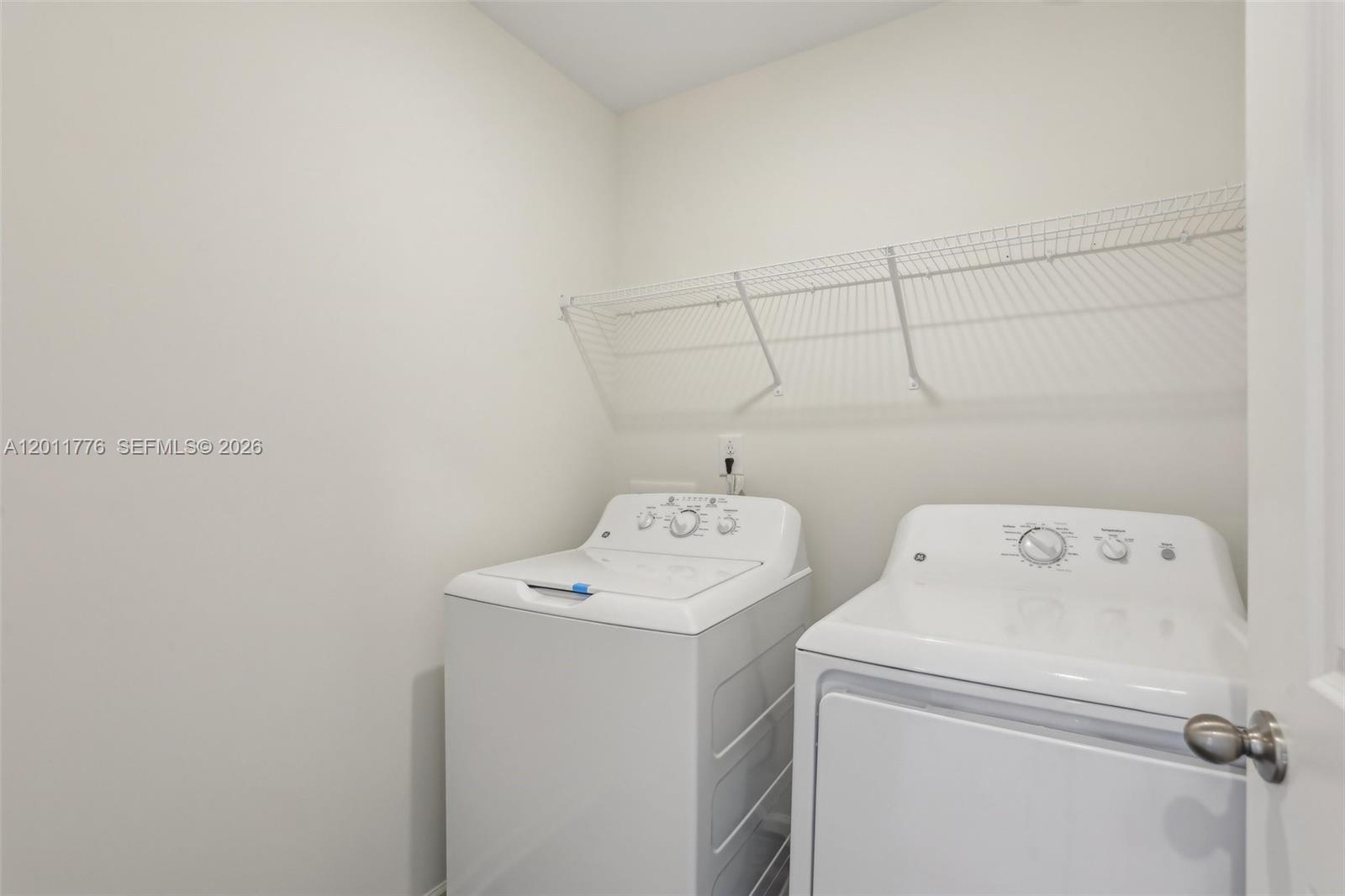 2571 GREY HAWK DR Unit: ,