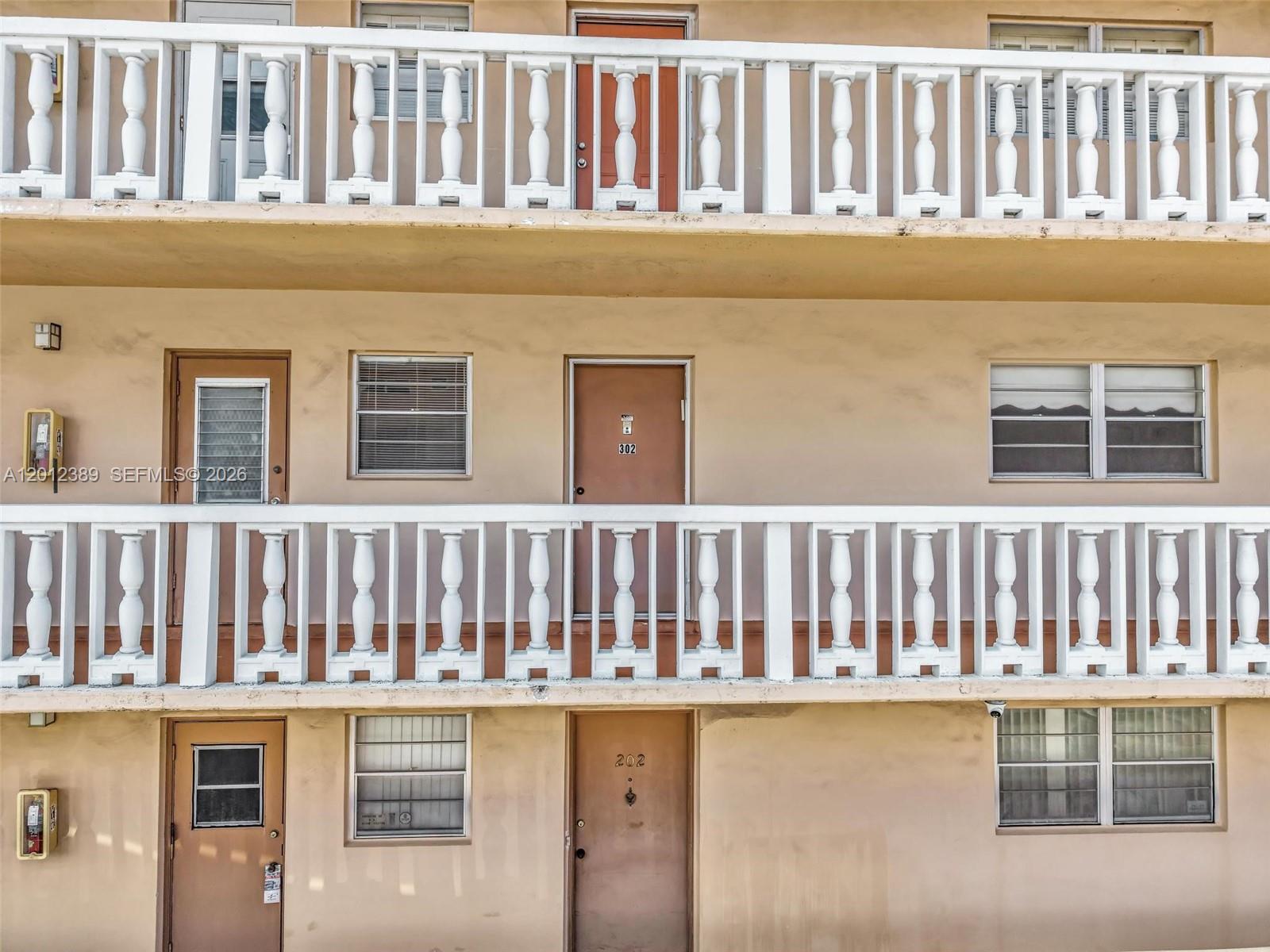 218 NE 12th Ave # 302