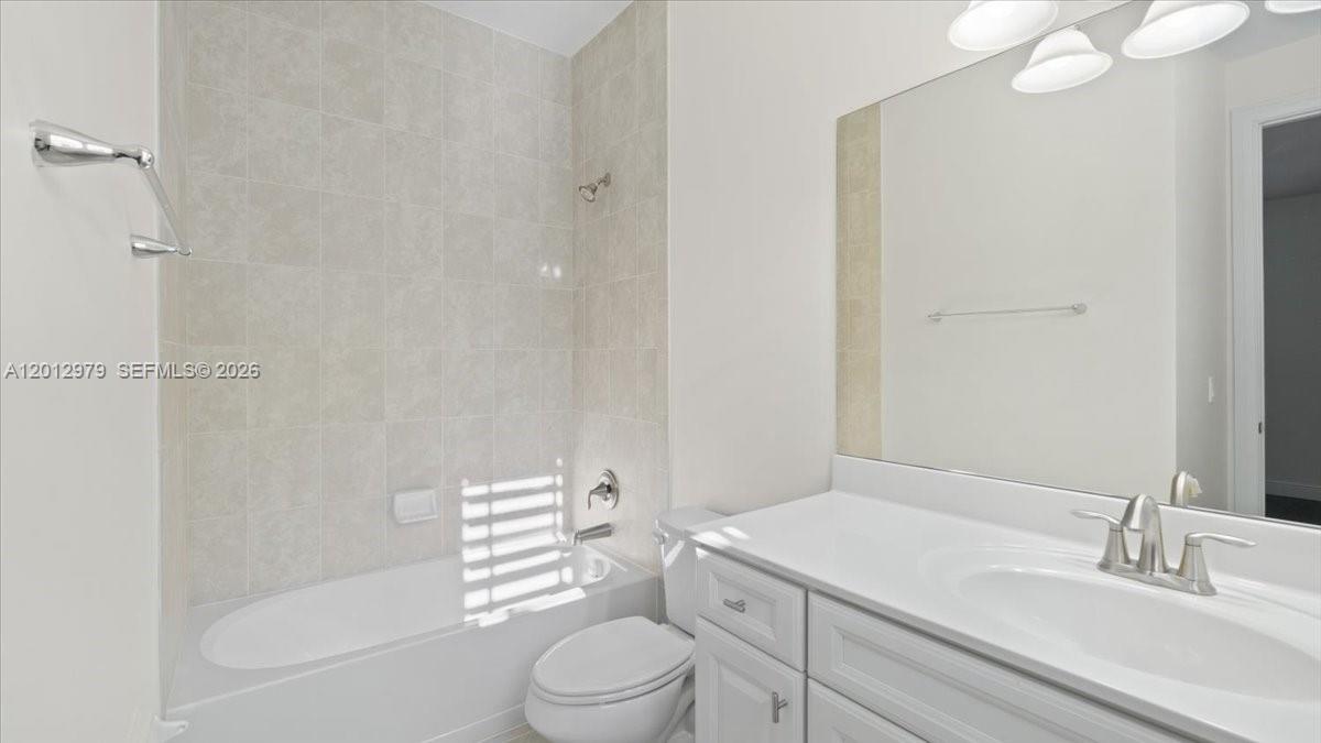 8610 Lakeside Bnd