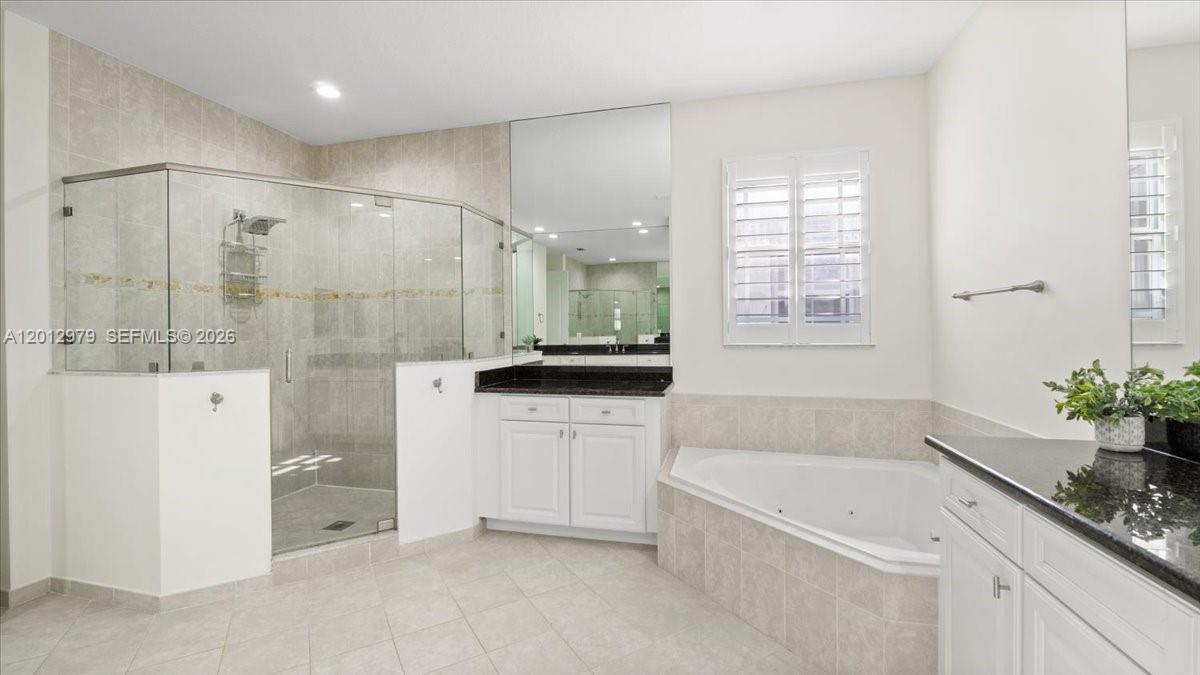 8610 Lakeside Bnd
