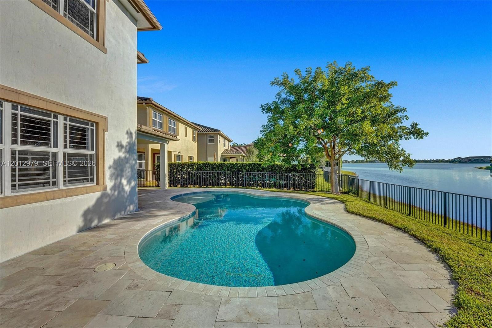 8610 Lakeside Bnd