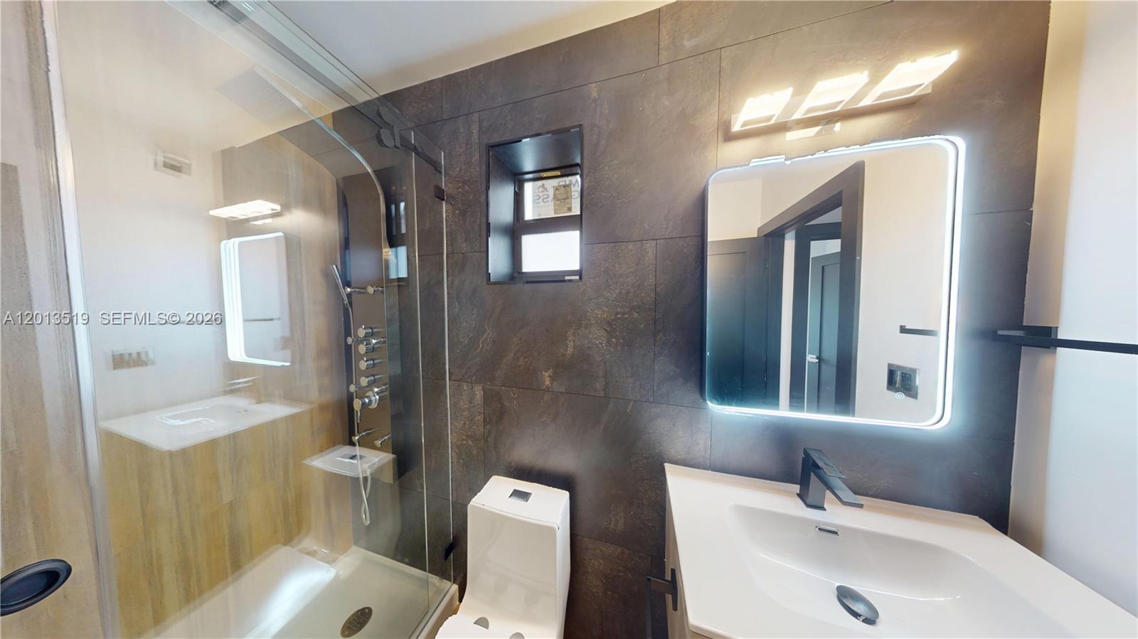 516 NW 2nd Ave # 2
