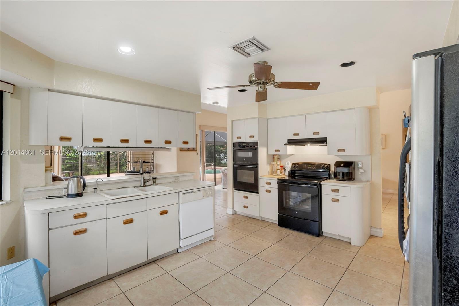 7451 NW 40th St