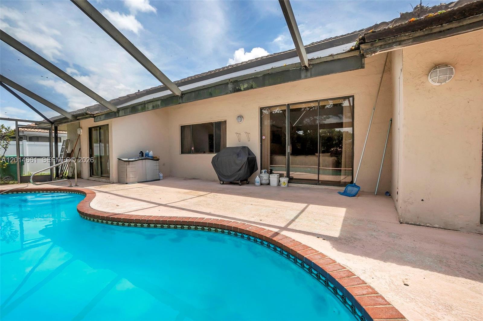 7451 NW 40th St