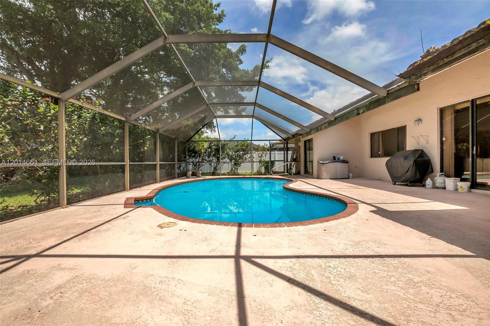 7451 NW 40th St
