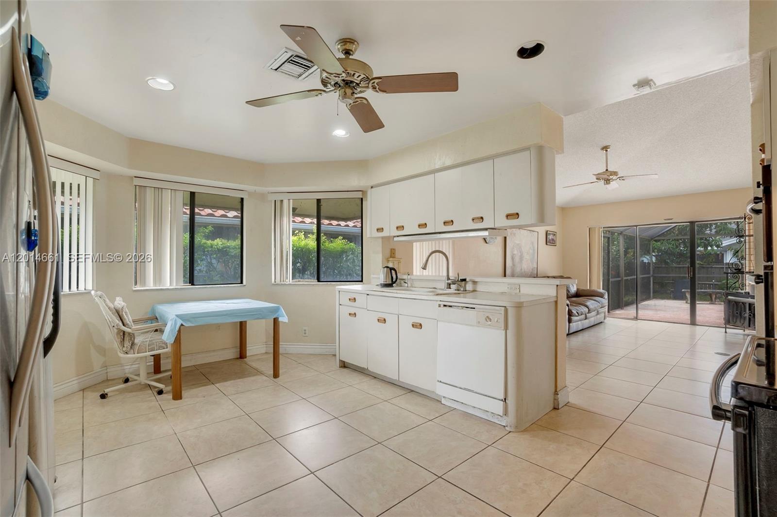 7451 NW 40th St
