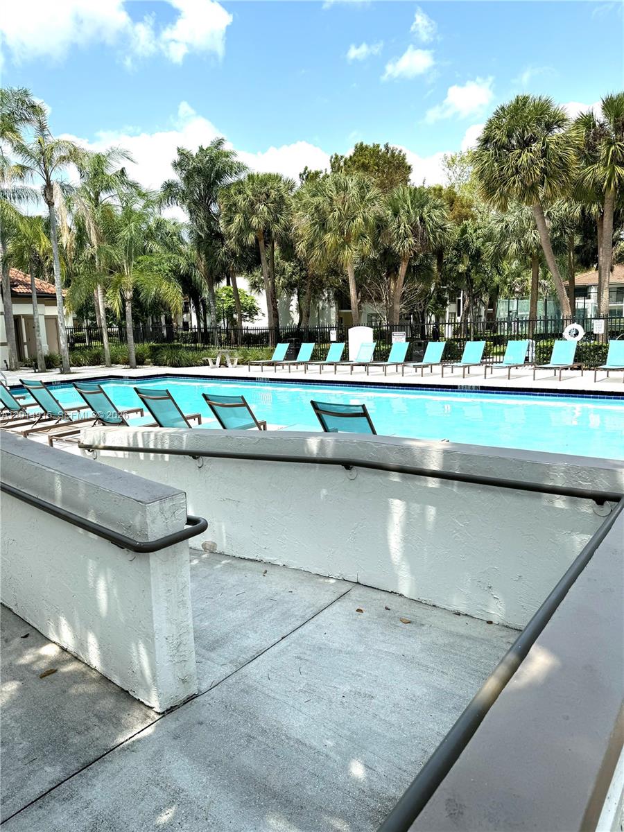 520 S Park Rd # 12 Unit: 16-12