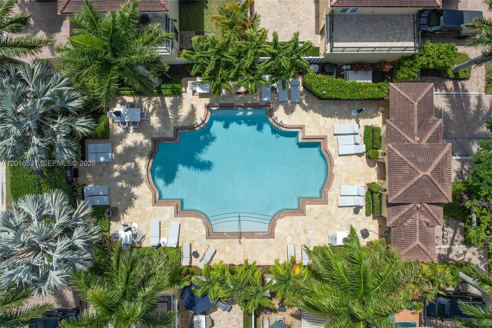 61 Via Floresta Dr