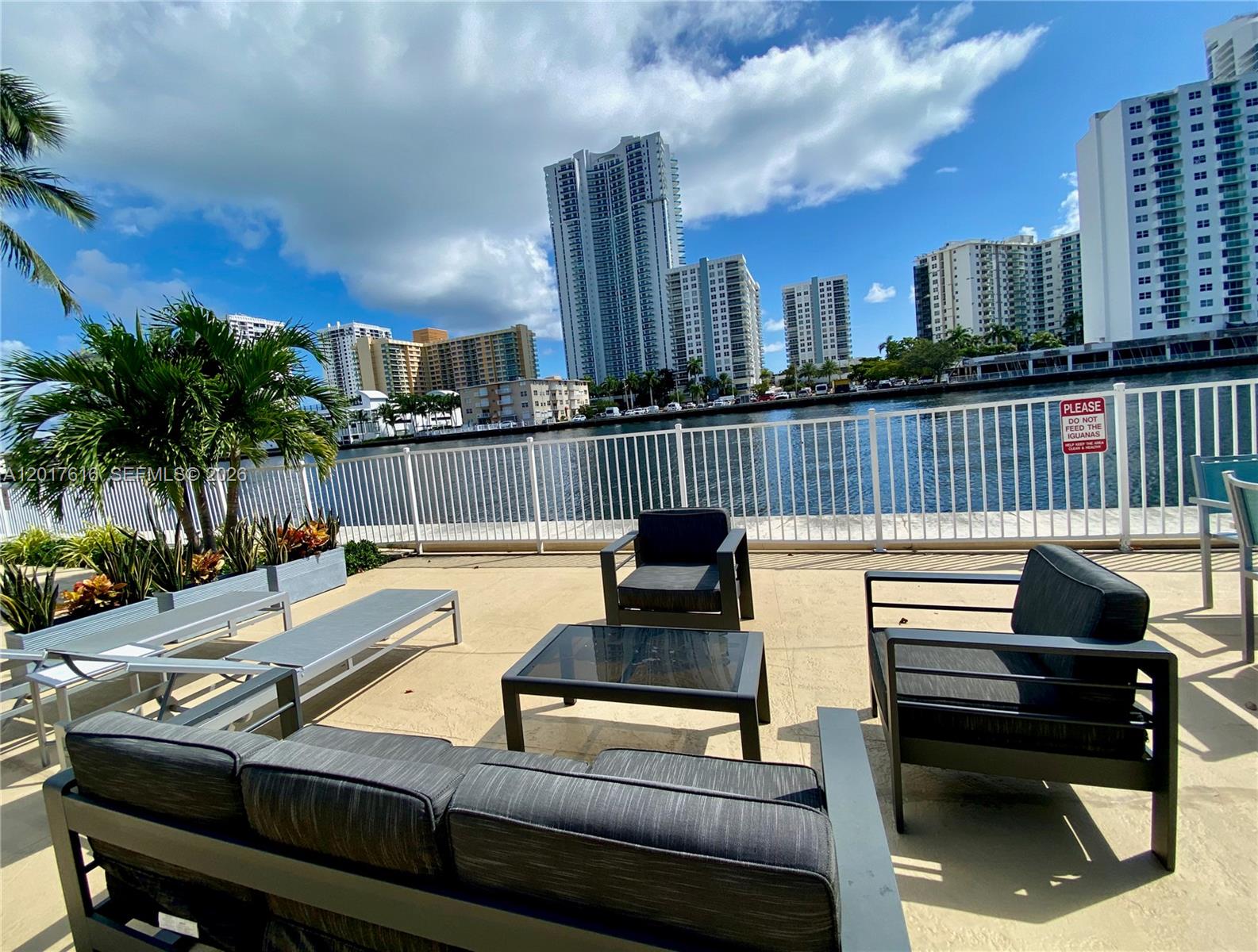800 Parkview Dr # 1007