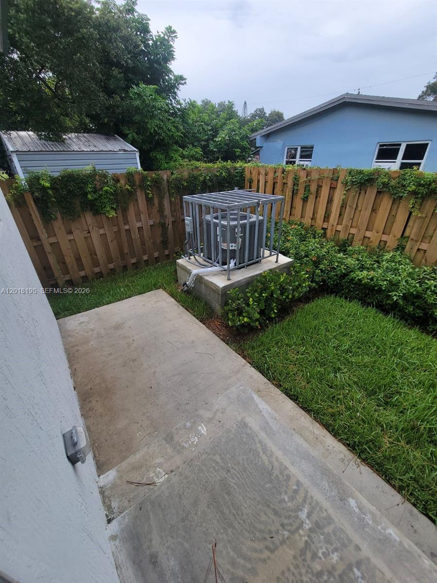 1809 NW 8th Pl